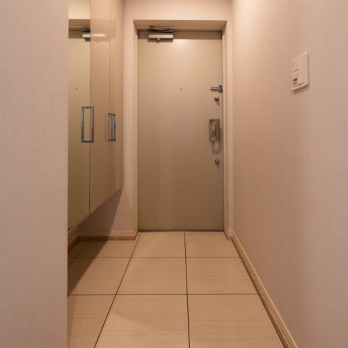 (玄関)